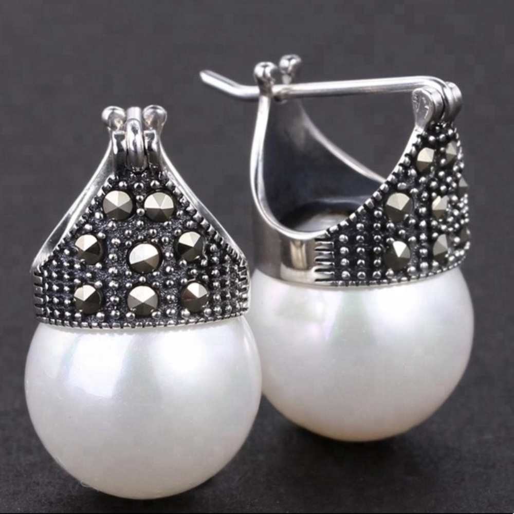 Pearl earring